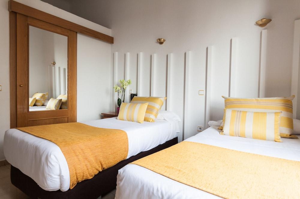 Hostal Josefina-Gran Via Madrid Exterior photo