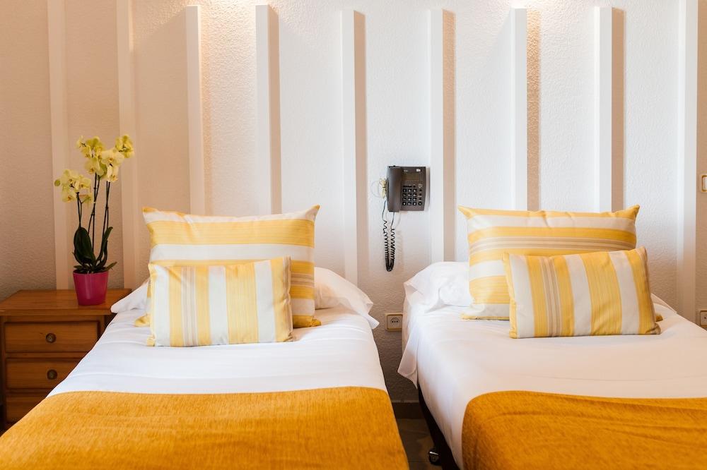 Hostal Josefina-Gran Via Madrid Exterior photo