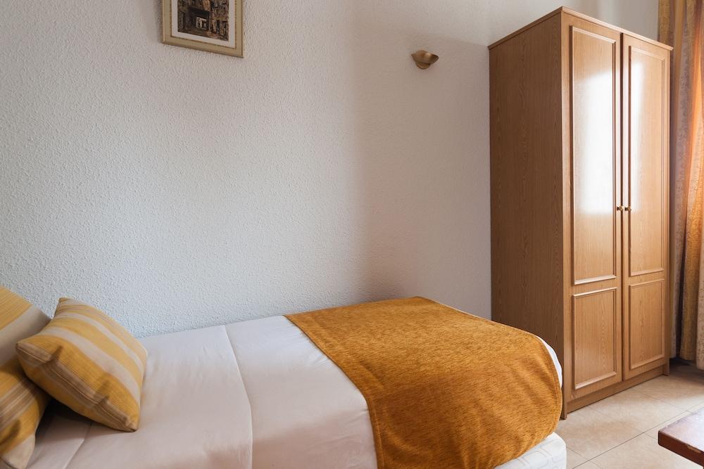 Hostal Josefina-Gran Via Madrid Exterior photo