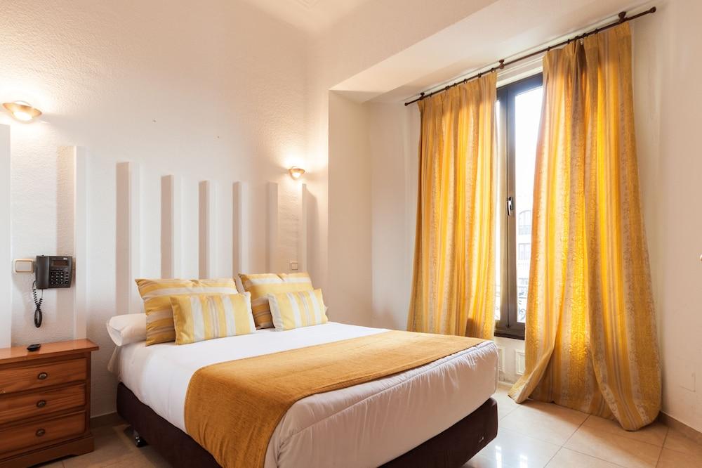 Hostal Josefina-Gran Via Madrid Exterior photo