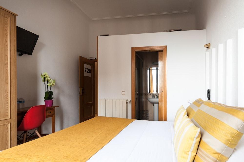 Hostal Josefina-Gran Via Madrid Exterior photo