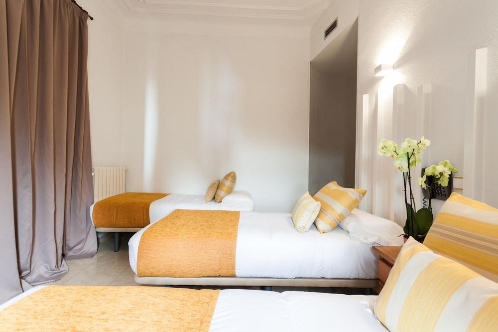 Hostal Josefina-Gran Via Madrid Exterior photo