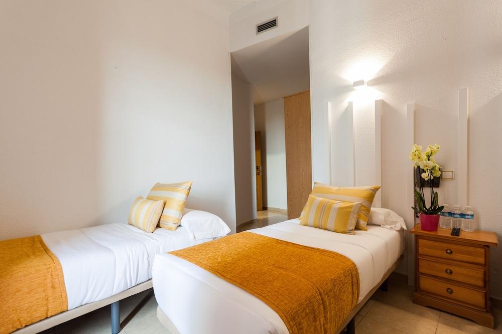 Hostal Josefina-Gran Via Madrid Exterior photo