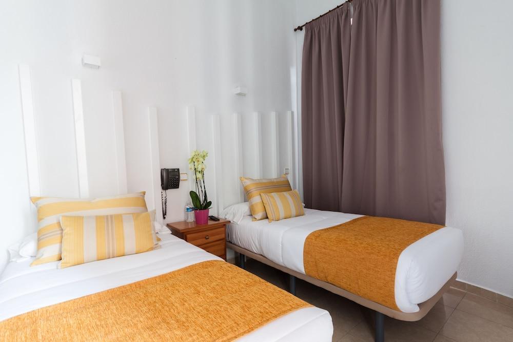 Hostal Josefina-Gran Via Madrid Exterior photo