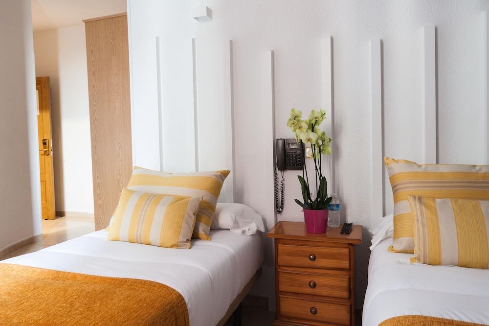 Hostal Josefina-Gran Via Madrid Exterior photo