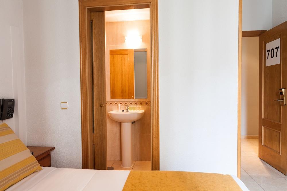 Hostal Josefina-Gran Via Madrid Exterior photo