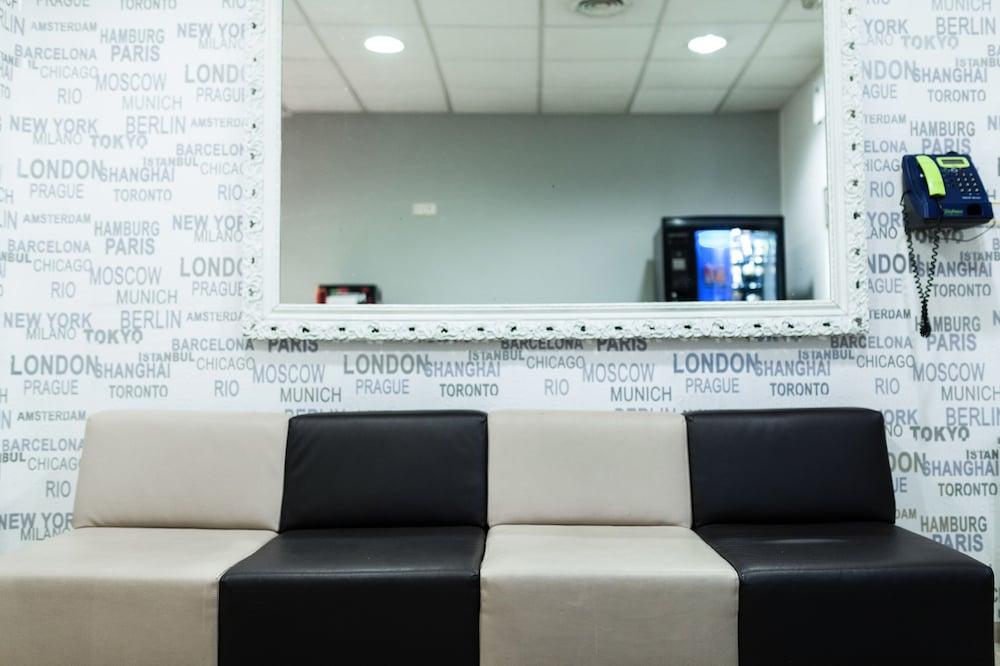 Hostal Josefina-Gran Via Madrid Exterior photo
