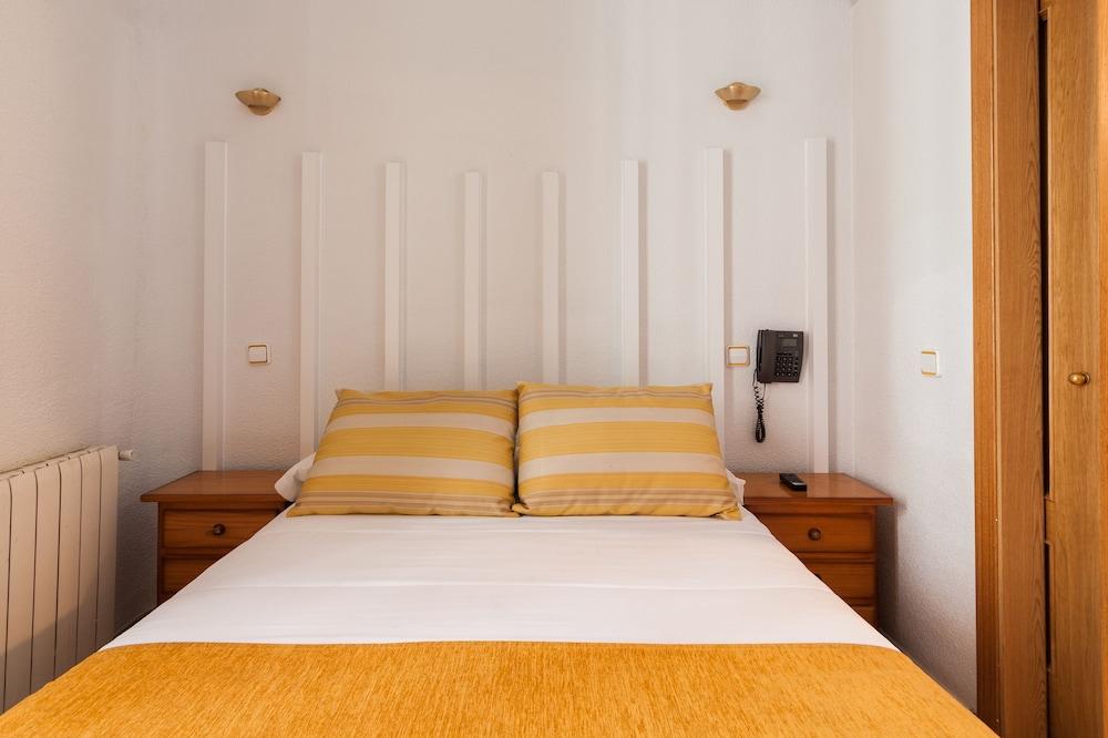 Hostal Josefina-Gran Via Madrid Exterior photo