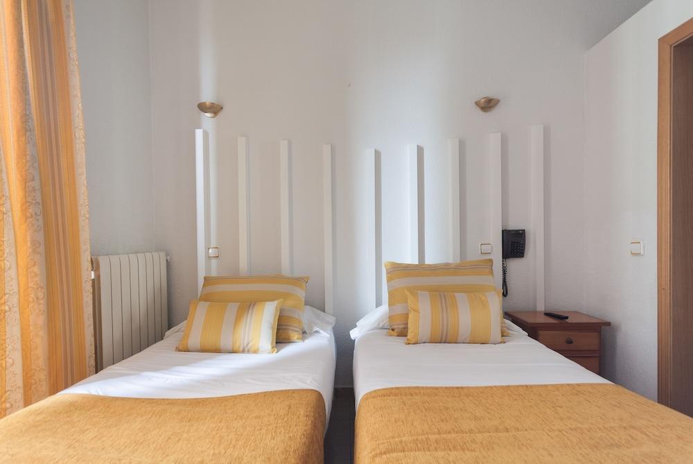 Hostal Josefina-Gran Via Madrid Exterior photo