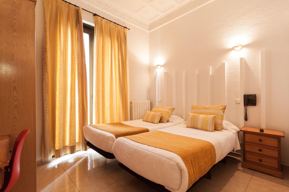 Hostal Josefina-Gran Via Madrid Exterior photo