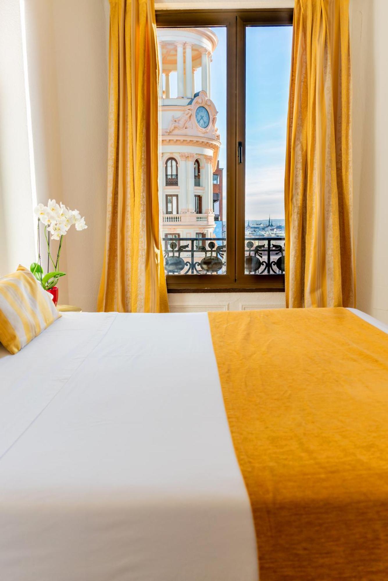 Hostal Josefina-Gran Via Madrid Exterior photo