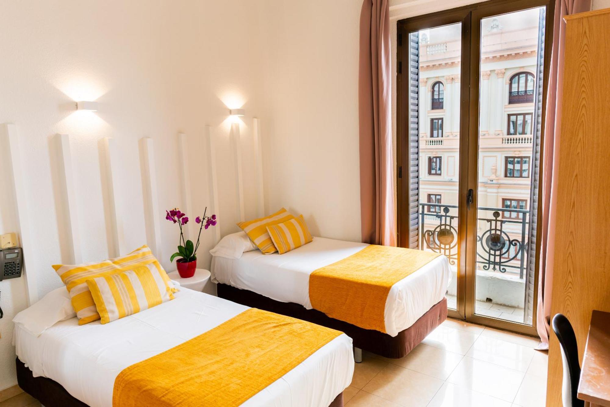 Hostal Josefina-Gran Via Madrid Exterior photo