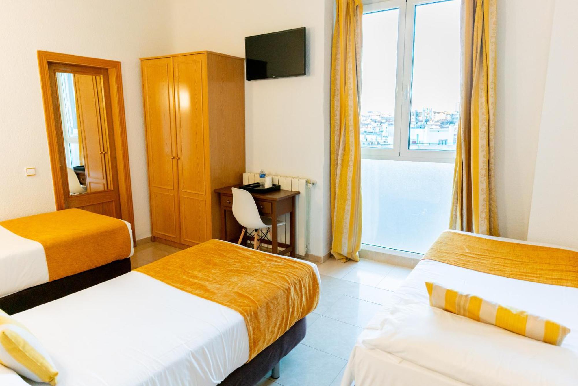 Hostal Josefina-Gran Via Madrid Exterior photo