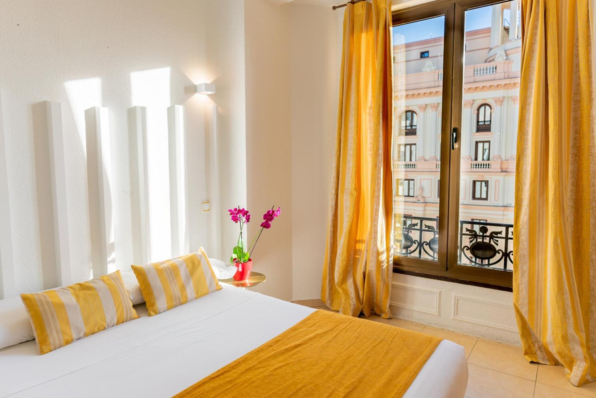 Hostal Josefina-Gran Via Madrid Exterior photo