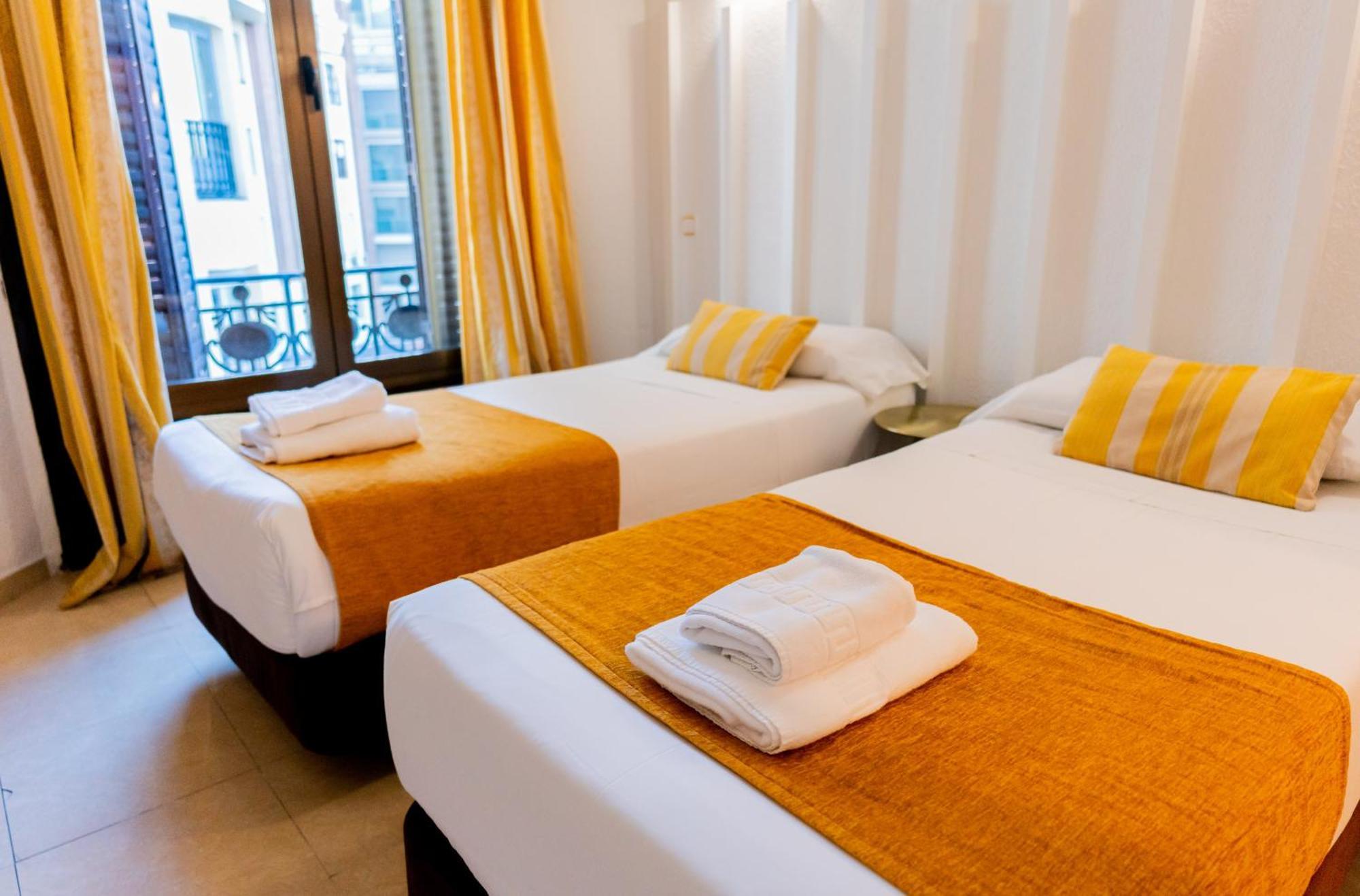 Hostal Josefina-Gran Via Madrid Exterior photo