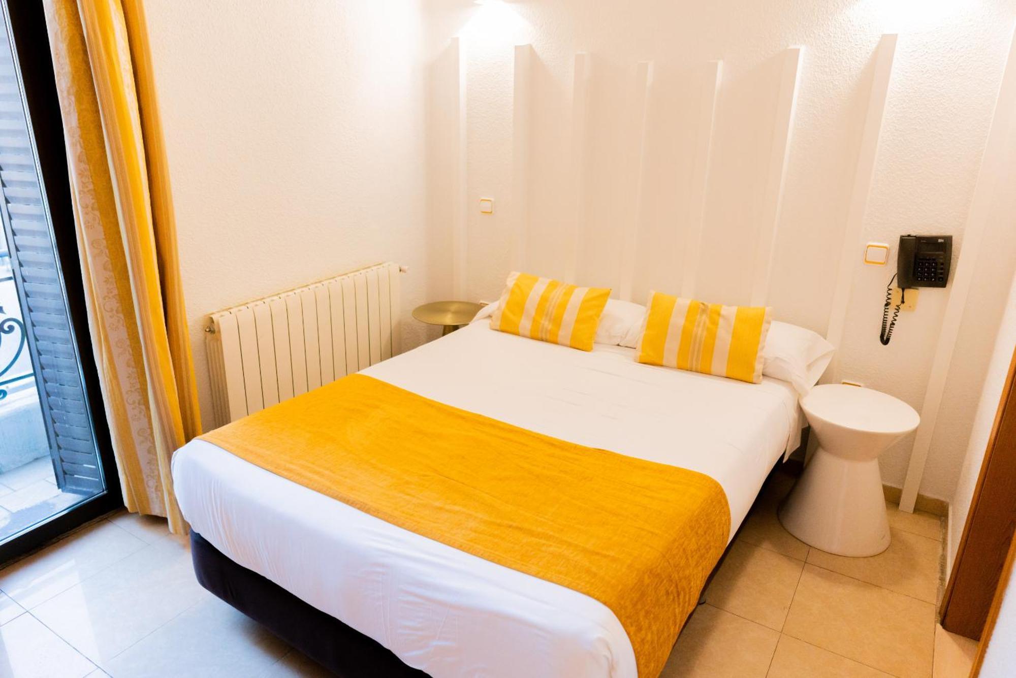 Hostal Josefina-Gran Via Madrid Exterior photo