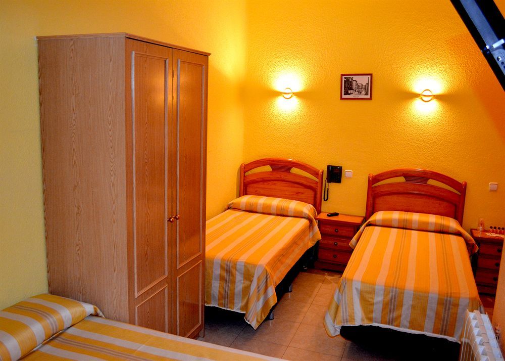 Hostal Josefina-Gran Via Madrid Exterior photo